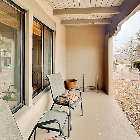 Apartment Artist Road #18