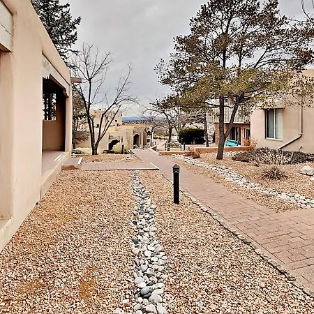 Apartment Artist Road #18